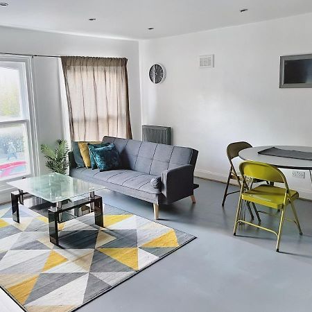 Lovely 2-Bedroom Serviced Apartment Greater Лондон Экстерьер фото