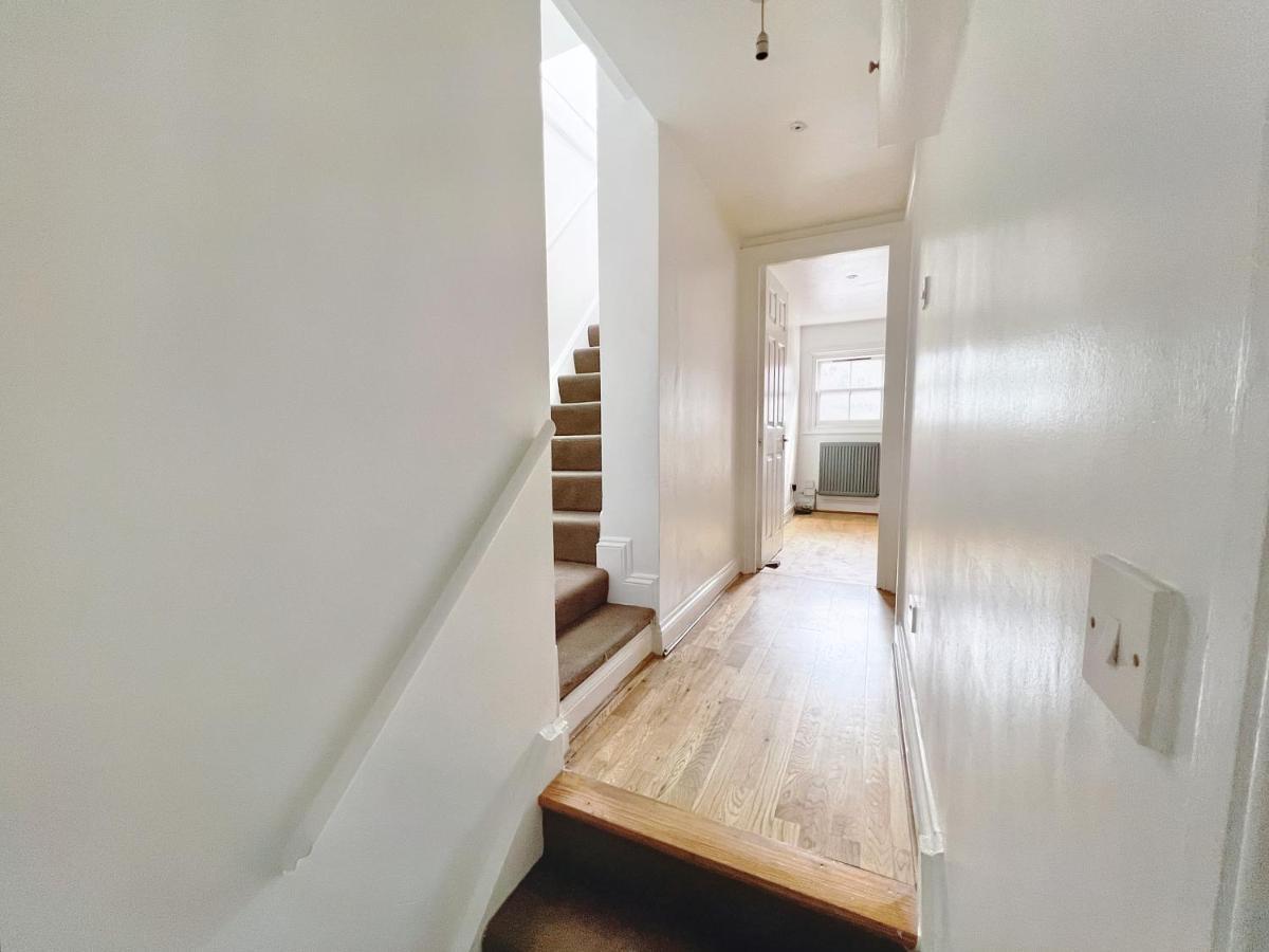 Lovely 2-Bedroom Serviced Apartment Greater Лондон Экстерьер фото